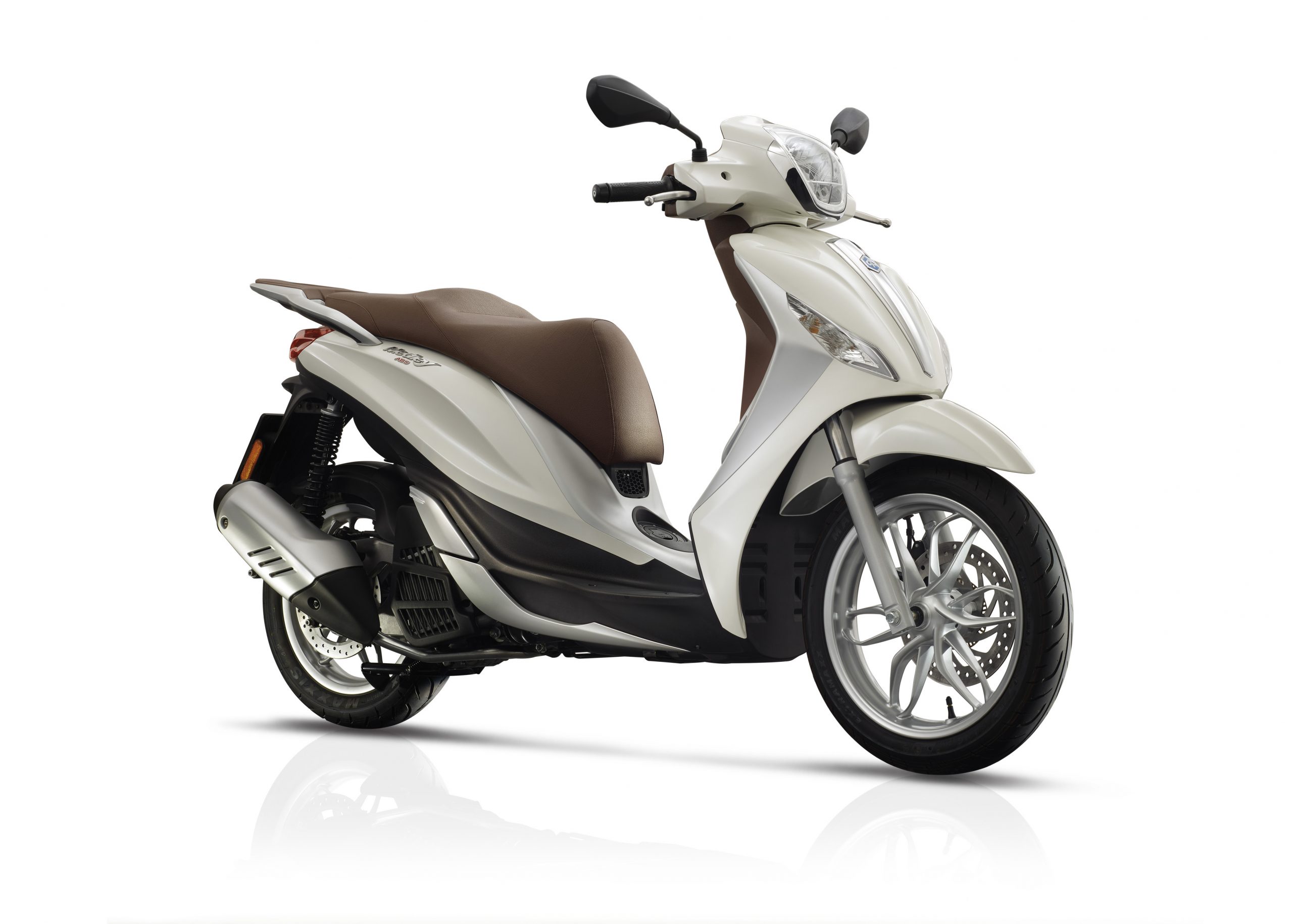 Скутер автомобильного. Скутер Piaggio 125. Piaggio Medley 125. Максискутер Piaggio 500. Скутер пиаджио Либерти 250сс.