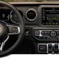 jeep_wrangler_4xe_technology_monitor_dsk_1450x555